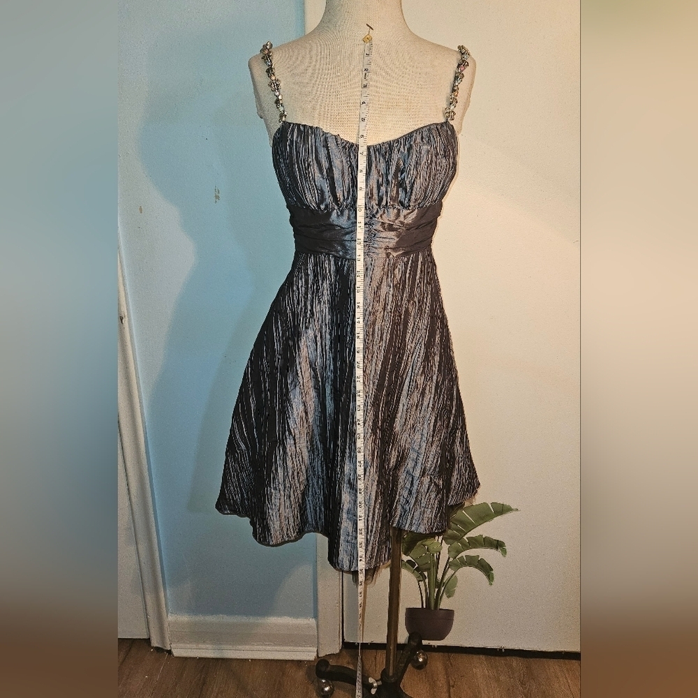 Elegant Black Cocktail Dress - Picture 8 of 9